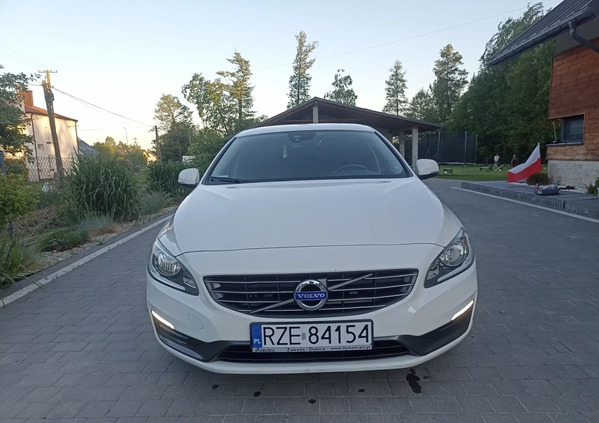 Volvo V60 cena 41900 przebieg: 255000, rok produkcji 2015 z Zdzieszowice małe 56
